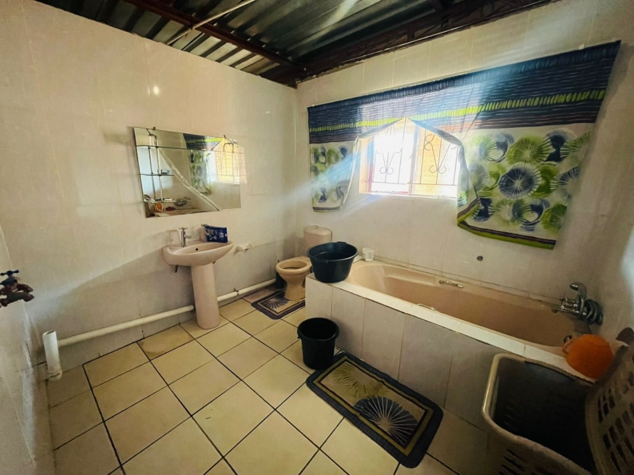 4 Bedroom Property for Sale in Motse Papiki Moilwa Free State
